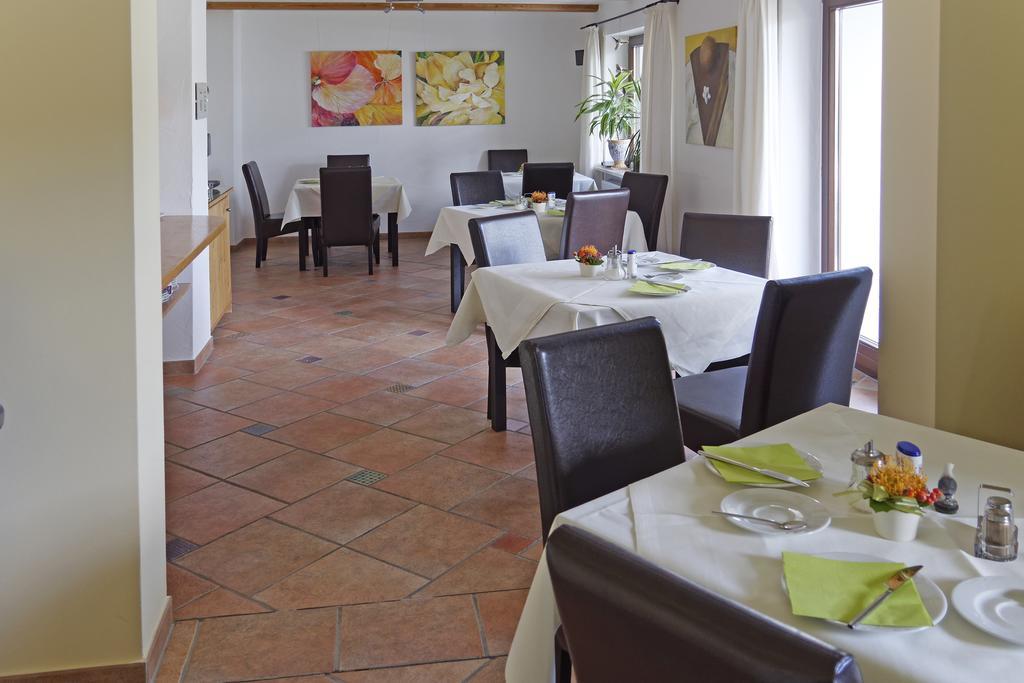 Hotel Garni Mowe Тутцинг Экстерьер фото